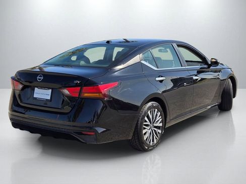 Used 2024 Nissan Altima 2.5 SV FWD image 4