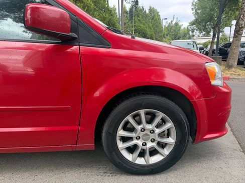 Used 2013 Dodge Grand Caravan R/T w/ Safety Sphere Group FWD image 3