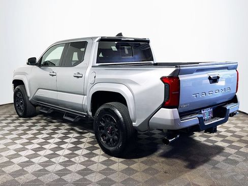 Certified 2025 Toyota Tacoma SR5 AWD/4WD image 5