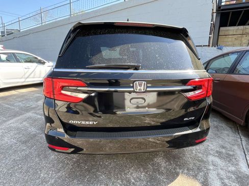 Used 2023 Honda Odyssey Elite image 4