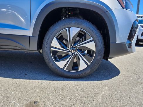 New 2026 Volkswagen Taos SE AWD/4WD image 14