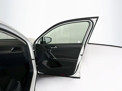 Used 2018 Volkswagen Tiguan SE w/ Panoramic Sunroof Package AWD/4WD image 31