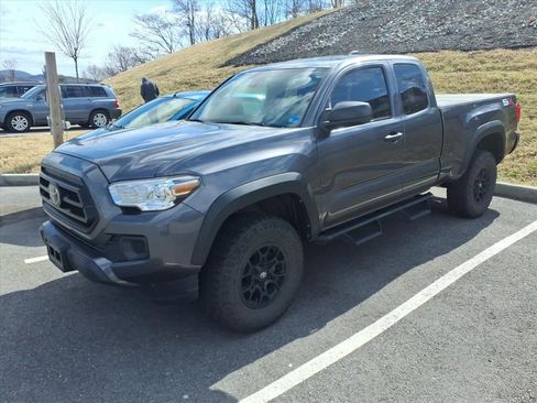 Used 2020 Toyota Tacoma SR w/ SX Package image 4