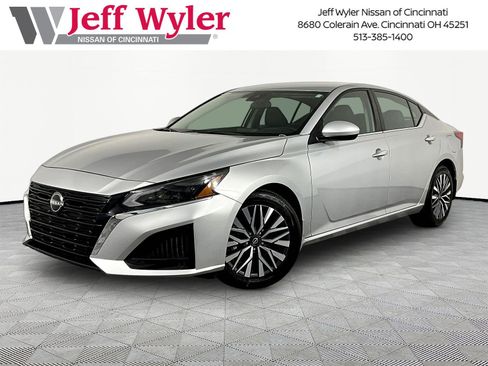 Certified 2023 Nissan Altima 2.5 SV FWD image 1