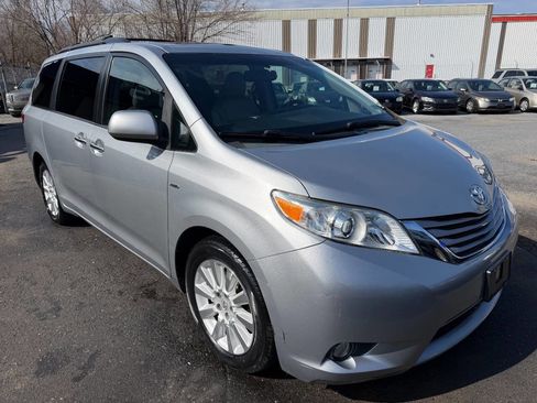 Used 2016 Toyota Sienna XLE image 5