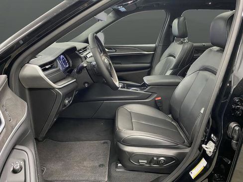New 2025 Jeep Grand Cherokee Limited w/ Luxury Tech Group II AWD/4WD image 4