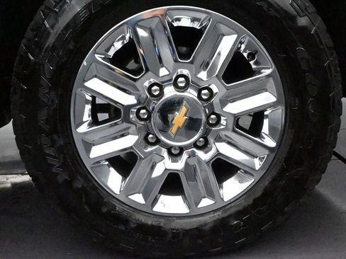 Used 2024 Chevrolet Silverado 2500 High Country w/ High Country Premium Package AWD/4WD image 14