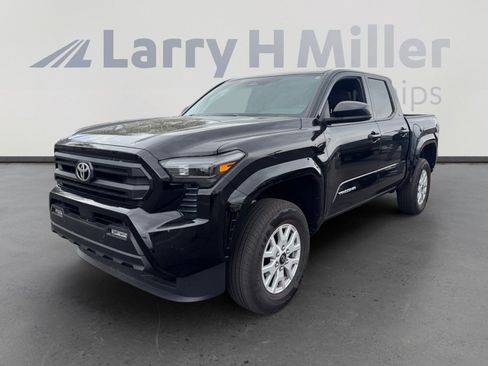 Certified 2025 Toyota Tacoma SR5 AWD/4WD image 1