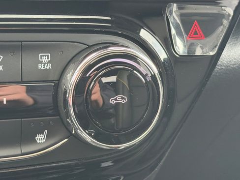 Used 2025 Chevrolet Trax ACTIV w/ Sunroof Package FWD image 29