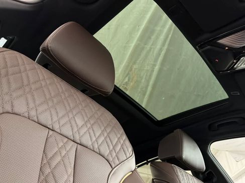 Used 2023 BMW 540i w/ Executive Package image 16