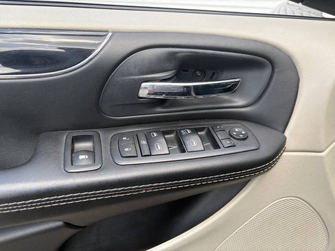 Used 2018 Dodge Grand Caravan SXT FWD image 12