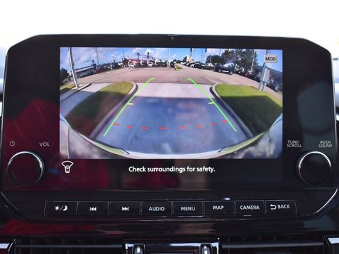 Used 2024 Nissan Pathfinder SL FWD image 42
