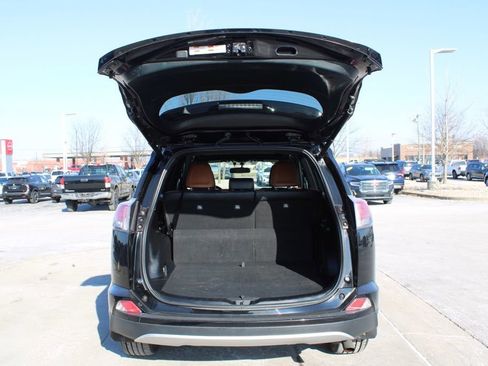 Used 2016 Toyota RAV4 SE image 10