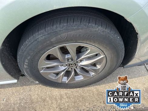 Used 2024 Toyota Sienna XLE image 12