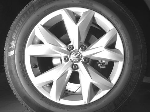 Used 2018 Volkswagen Atlas SEL FWD image 15