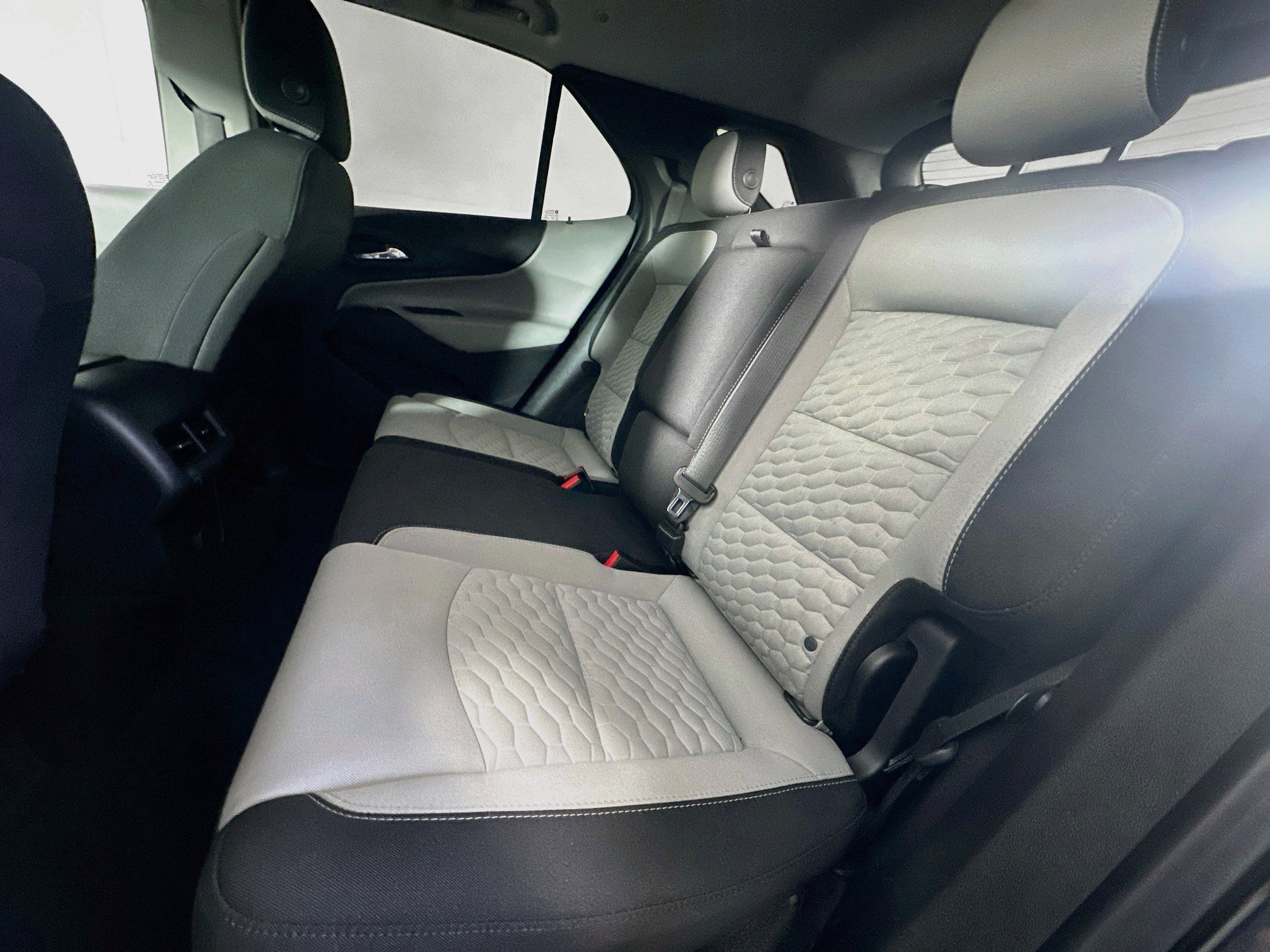 Used 2018 Chevrolet Equinox LS FWD image 25