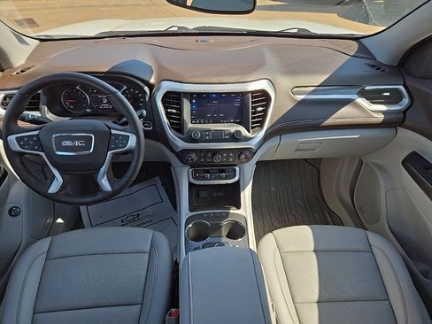 Used 2023 GMC Acadia SLT w/ Preferred Package image 17