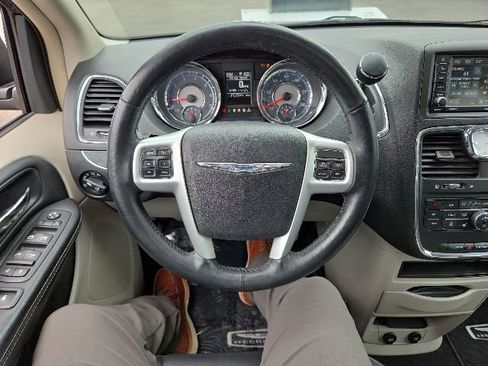 Used 2016 Chrysler Town & Country Touring-L FWD image 52