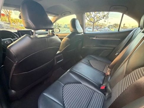 Used 2021 Toyota Camry SE image 12