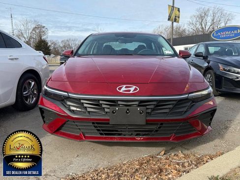 Used 2024 Hyundai Elantra SEL image 2