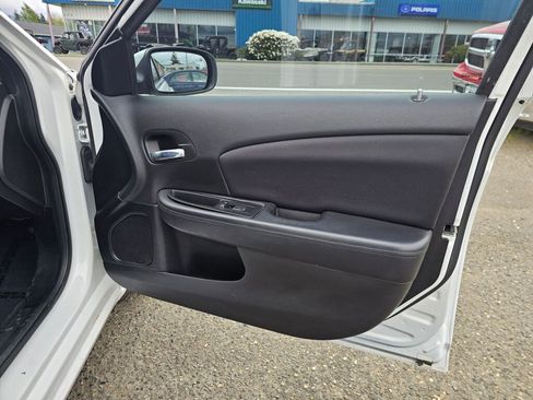 Used 2013 Chrysler 200 LX FWD image 10