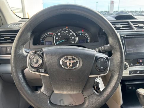 Used 2014 Toyota Camry LE image 18