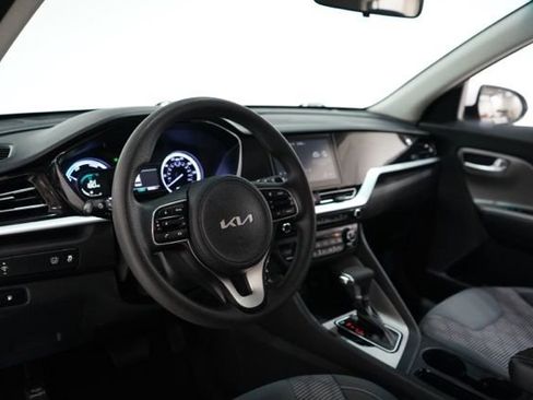 Used 2022 Kia Niro LX image 17