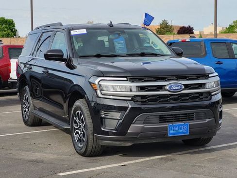 Certified 2024 Ford Expedition XLT image 3