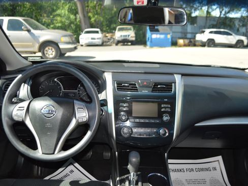 Used 2014 Nissan Altima 2.5 S w/ Display Audio Package FWD image 17