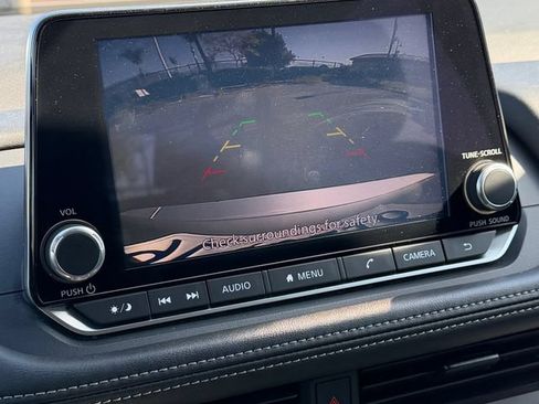 Used 2024 Nissan Rogue S FWD image 11