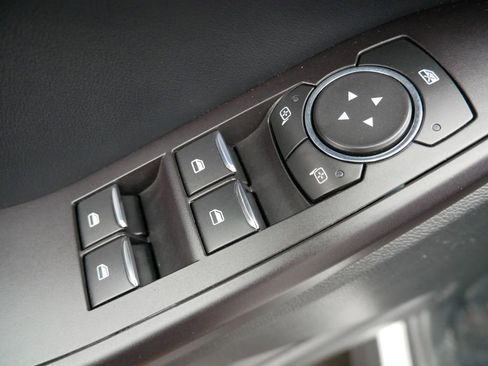 Used 2020 Ford Explorer XLT w/ Comfort Package image 10