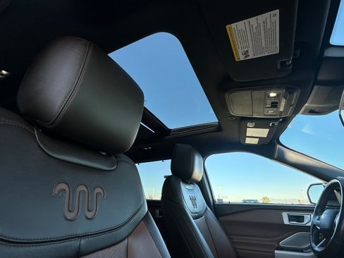 Used 2021 Ford Explorer King Ranch w/ Premium Technology Package image 18