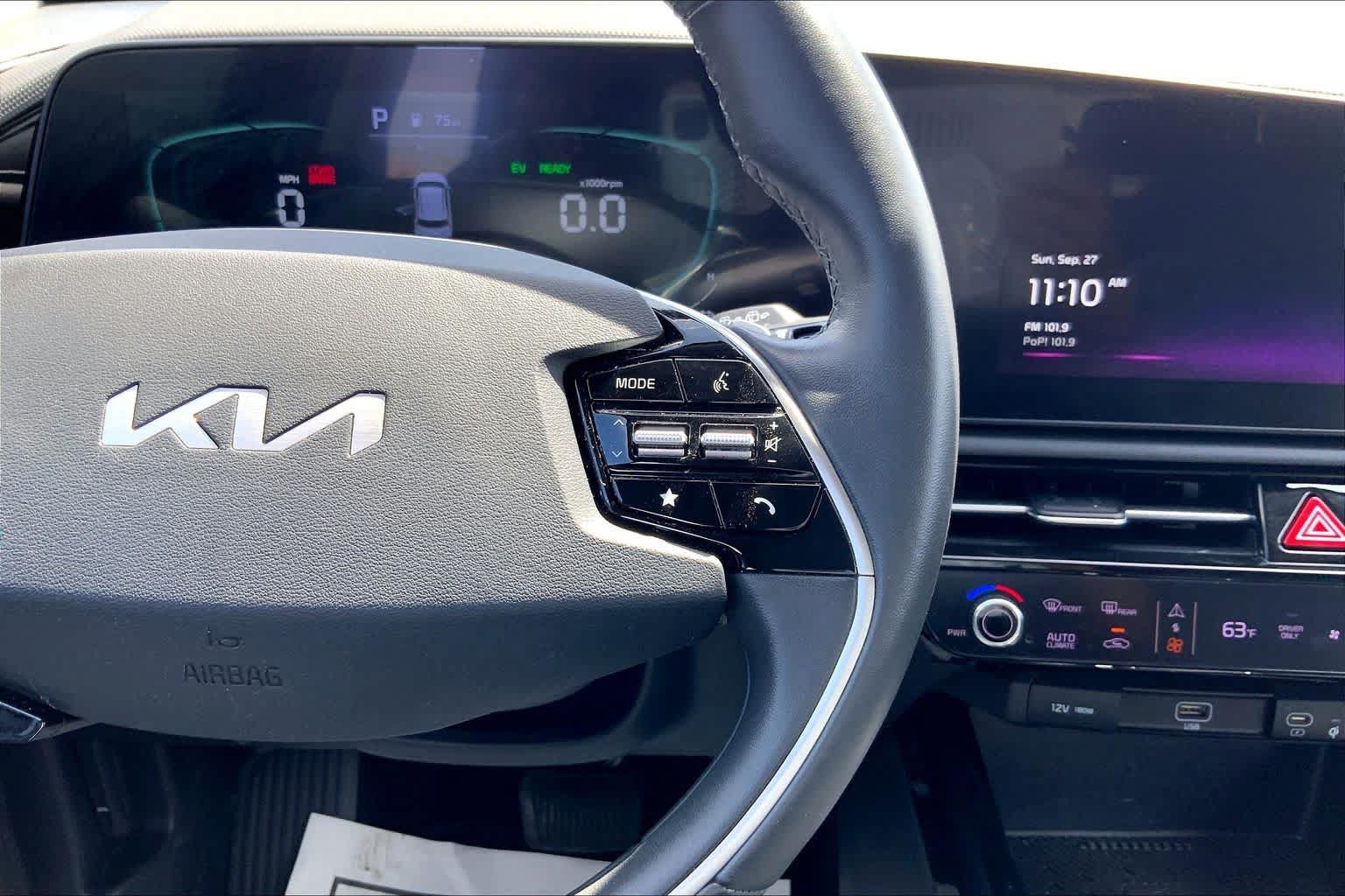 Used 2023 Kia Niro EX FWD image 25