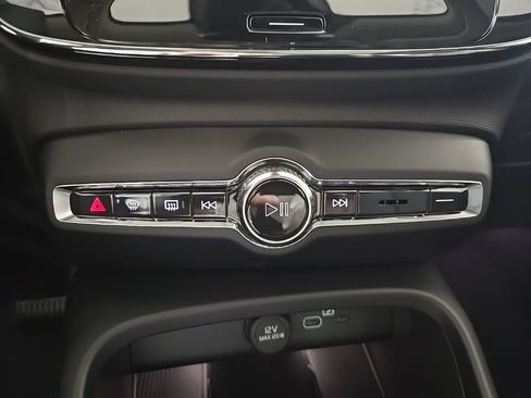 New 2026 Volvo XC40 B5 Ultra w/ Climate Package image 17