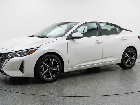 Used 2025 Nissan Sentra SV FWD image 3
