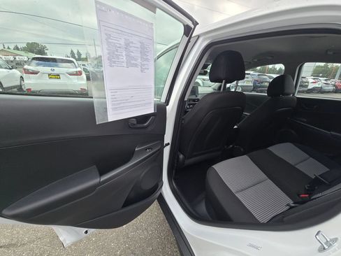 Used 2023 Hyundai Kona SE AWD/4WD image 16