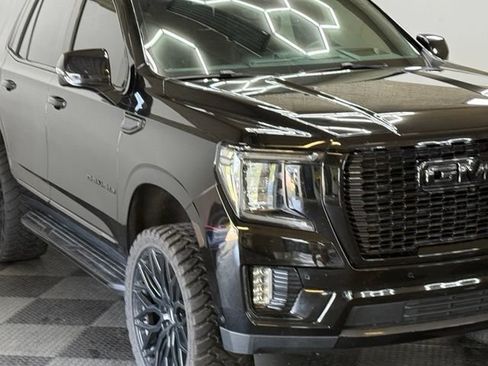 Used 2024 GMC Yukon Denali w/ Advanced Technology Package AWD/4WD image 2