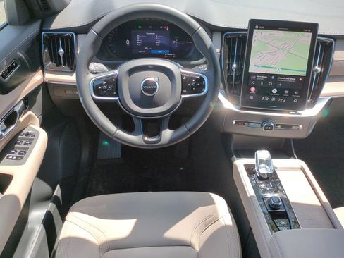 New 2026 Volvo XC90 T8 Plus w/ Protection Package Premier AWD/4WD image 11