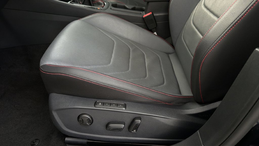 Used 2025 Volkswagen Jetta GLI Autobahn FWD image 16