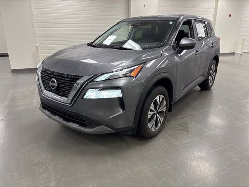 Used 2023 Nissan Rogue SV image 3