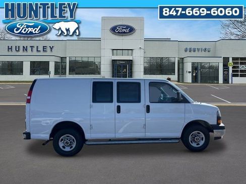 Used 2024 GMC Savana 2500 w/ Driver Convenience Package RWD image 5