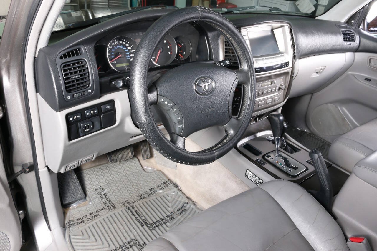 Used 2004 Toyota Land Cruiser AWD/4WD image 39
