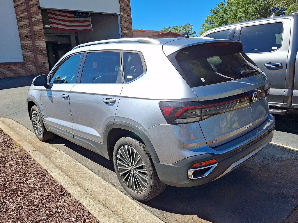 Used 2025 Volkswagen Taos SE FWD image 6