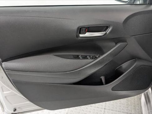 Used 2021 Toyota Corolla LE FWD image 13