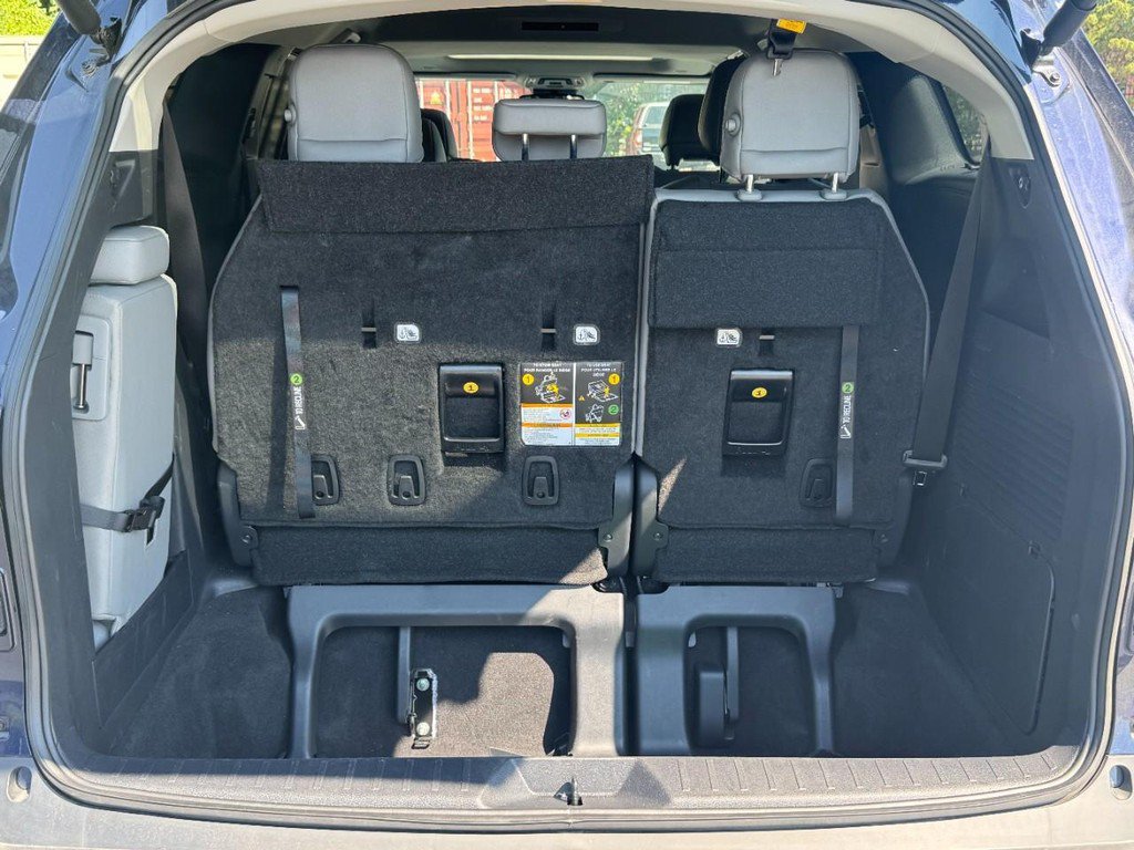 Used 2026 Toyota Sienna XLE FWD image 7
