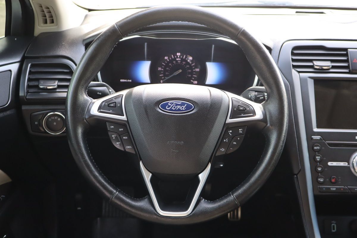 Used 2017 Ford Fusion Titanium FWD image 18
