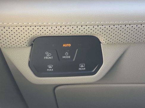 Certified 2025 Volkswagen Atlas SE w/ Panoramic Sunroof Package image 23