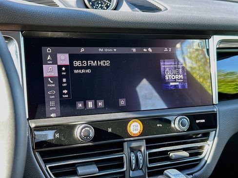 Certified 2026 Porsche Macan AWD/4WD image 15