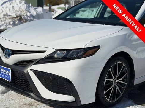 Used 2024 Toyota Camry SE image 6