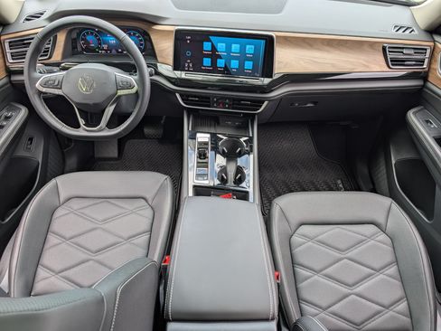 Used 2026 Volkswagen Atlas SE w/ Panoramic Sunroof Package FWD image 27
